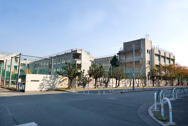 Junior high school. Higashi-Osaka TatsutateTsu until junior high school 676m