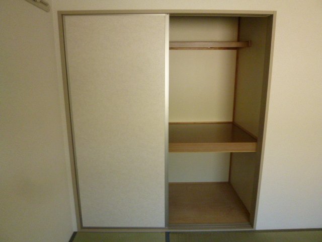 Receipt. It is a closet of the Japanese-style room