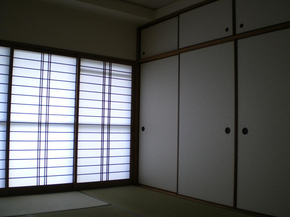 Non-living room. Japanese-style room is calm after all