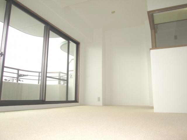 Non-living room. Day is good