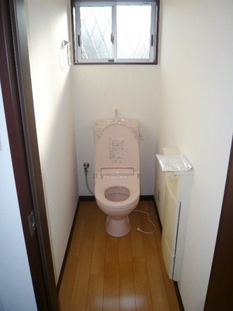 Toilet. Indoor (September 2013) Shooting