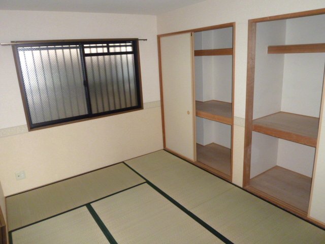 Other room space. Airy is a good Japanese-style room. 