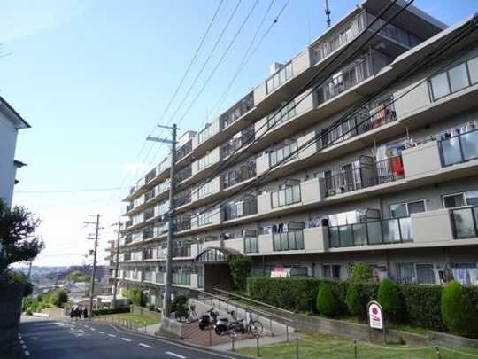 Local appearance photo. The building is the appearance. Shooting from the southeast direction.