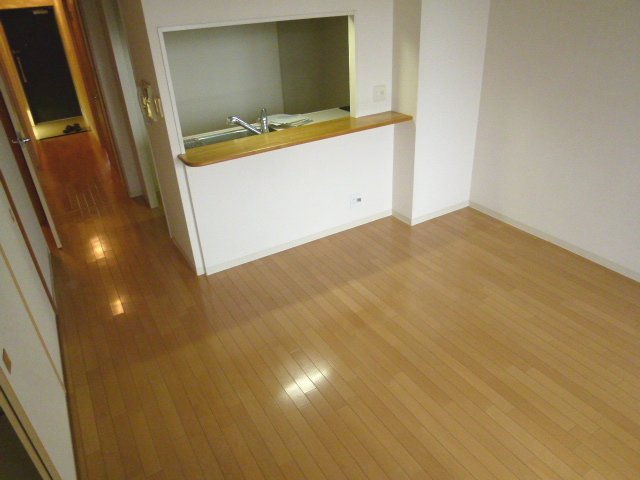 Living and room. There are 11.8 quires together with kitchen space.