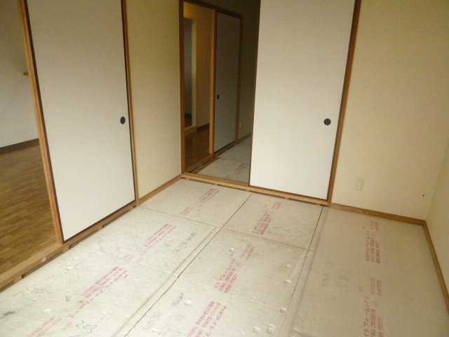 Other room space. Japanese-style room, It contains the new tatami ☆ 