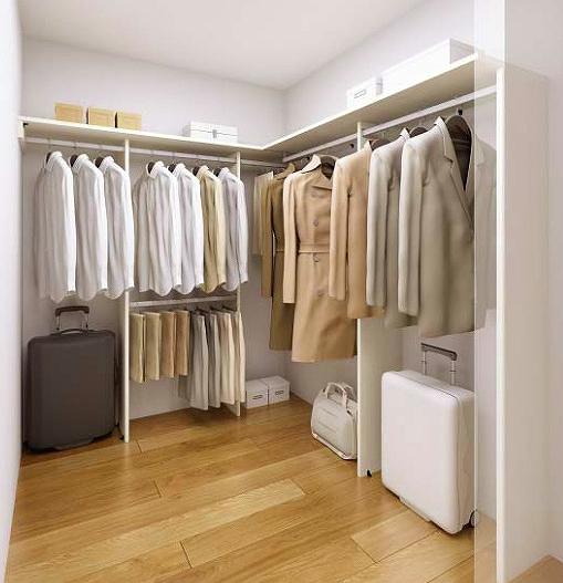 Other Equipment. Large capacity of storage space that can accommodate the rich clothing. Taken out and is put away easy to store.