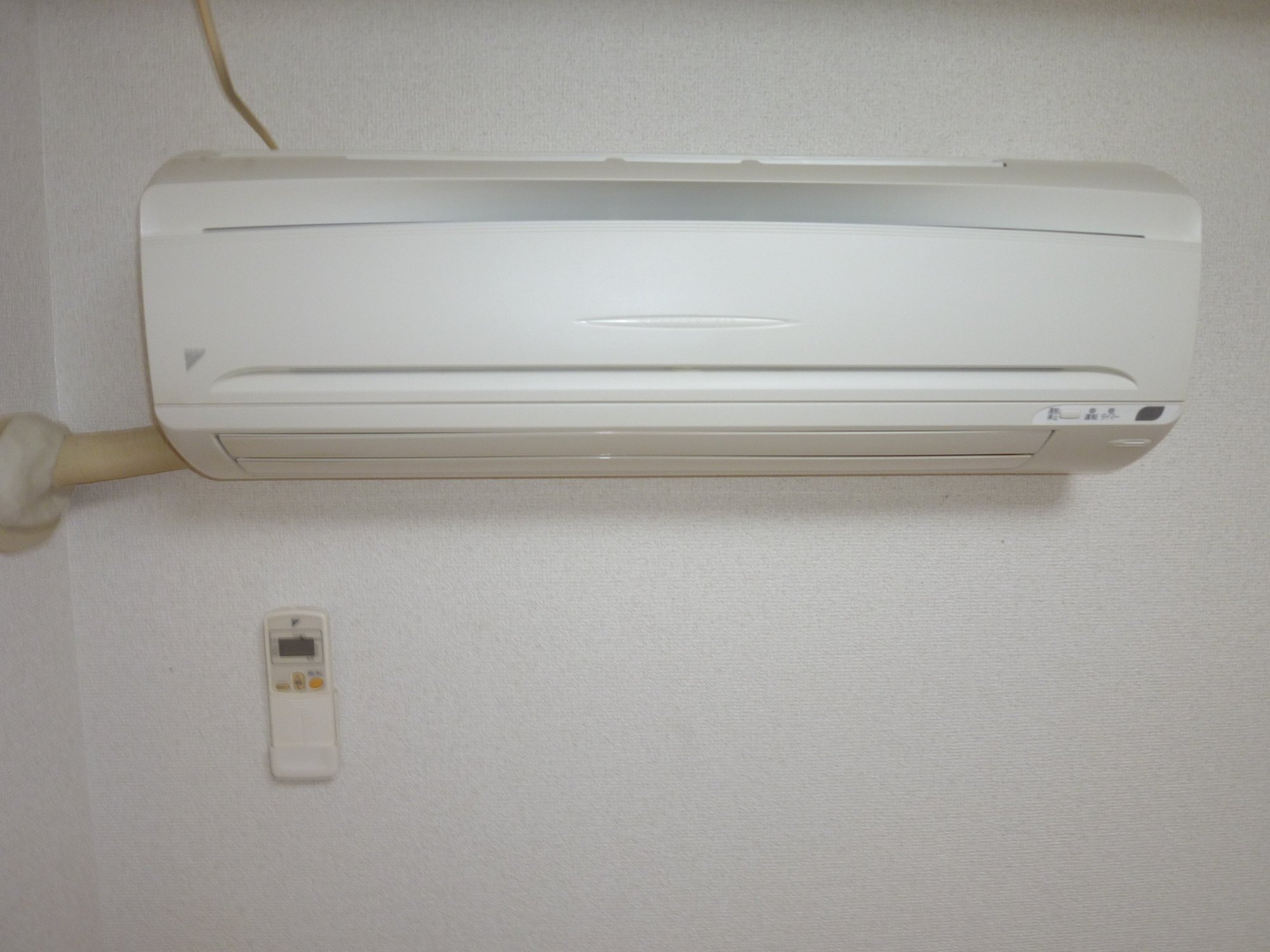 Other. Air conditioning is equipped with 1 groups. 