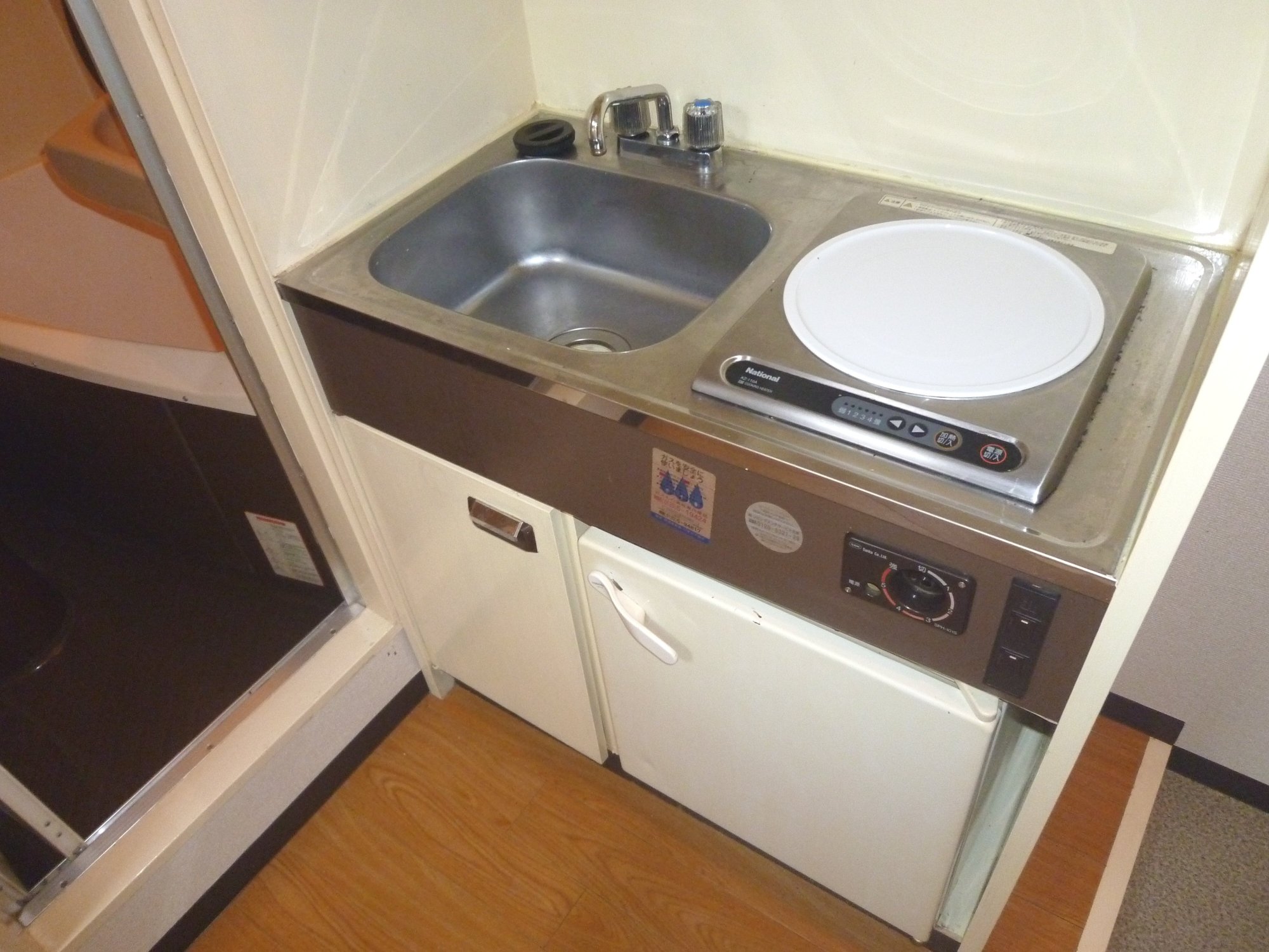 Kitchen. Electric stove 1-neck ・ With mini fridge. 