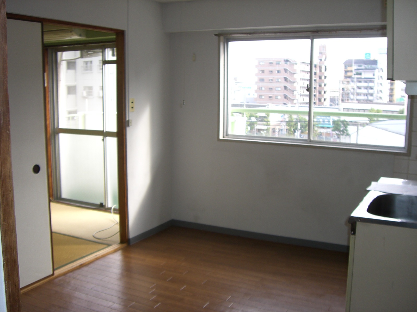 Living and room. The dining kitchen is bright because it comes with a window. 