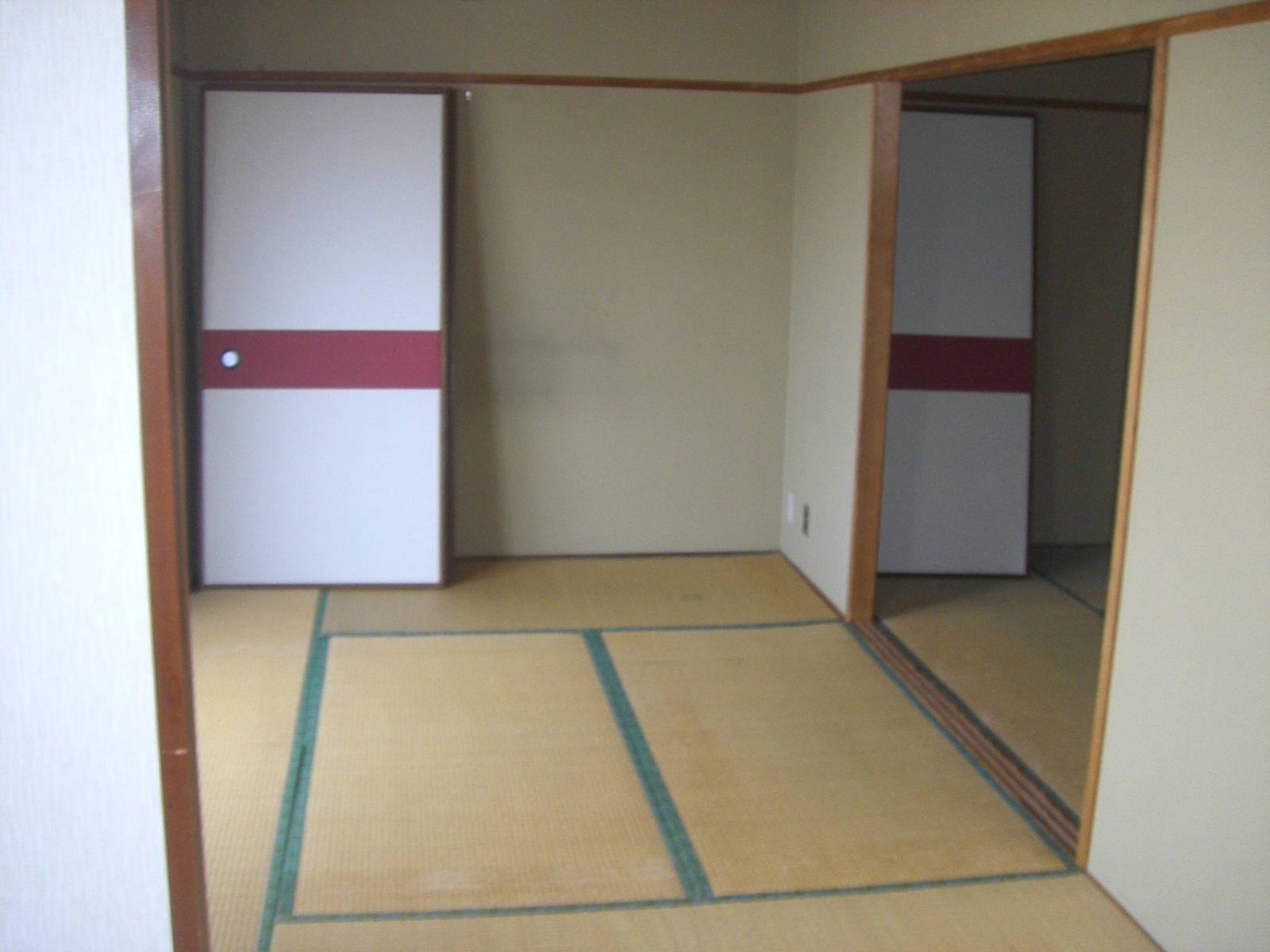 Living and room. It comes with a closet spacious The Japanese. 