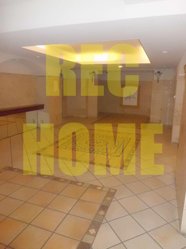 Entrance. Common areas