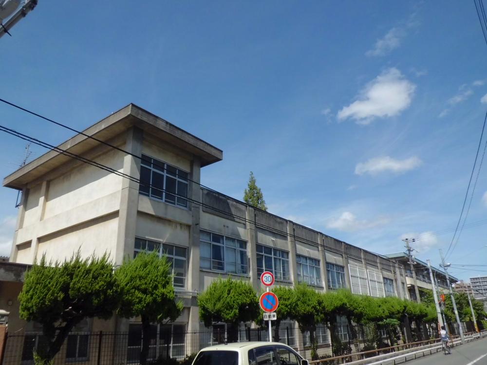 Primary school. Higashi Osaka Municipal Seiwa up to elementary school 526m