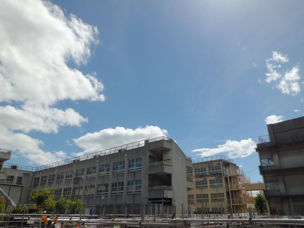 Junior high school. Higashi-Osaka TatsutateTsu until junior high school 1701m