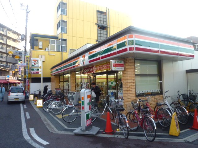 Convenience store. Seven-Eleven Higashi-Osaka, also known as 5-chome up (convenience store) 326m