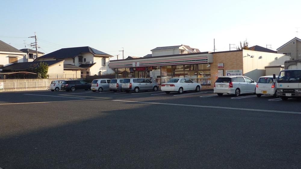 Convenience store. Until the Seven-Eleven 400m