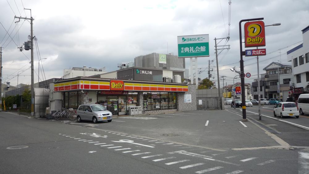 Convenience store. 559m until the Daily Yamazaki Higashi Kashiwada shop