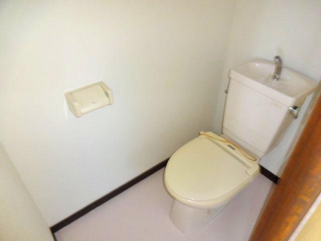 Toilet. 3 floor toilet