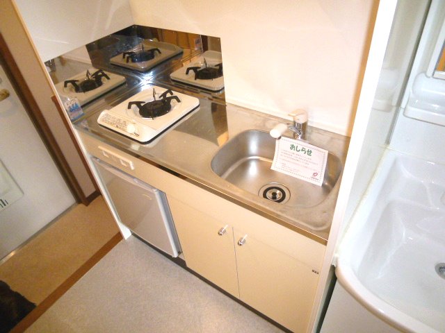 Kitchen. Gas stove ・ It is with a mini fridge.