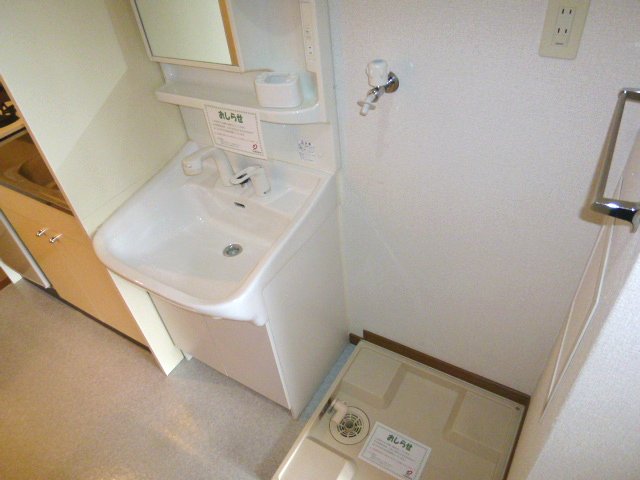 Washroom. Independent wash ・ The room is a laundry bread.