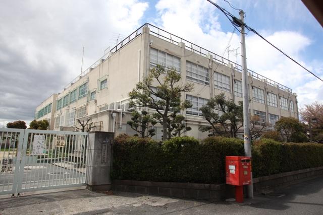 Primary school. Higashi Osaka Municipal Kosaka to elementary school 674m