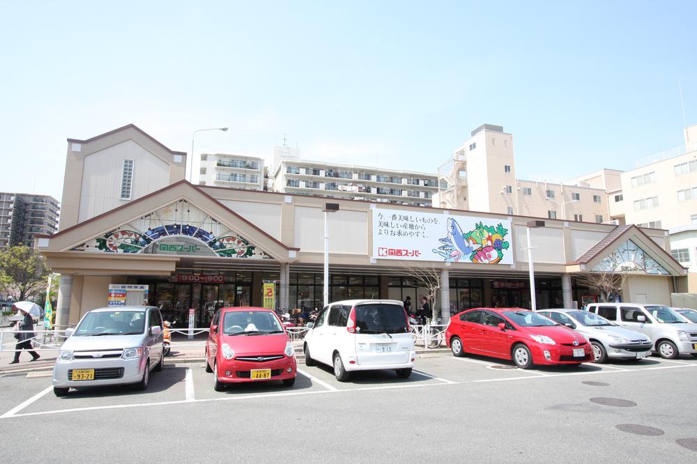 Supermarket. 581m to the Kansai Super Date under shop