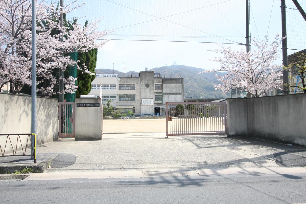 Primary school. Higashi-Osaka Tatsuana building 衙小 363m to school