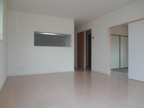 Same specifications photos (living). Family reunion in the spacious living room