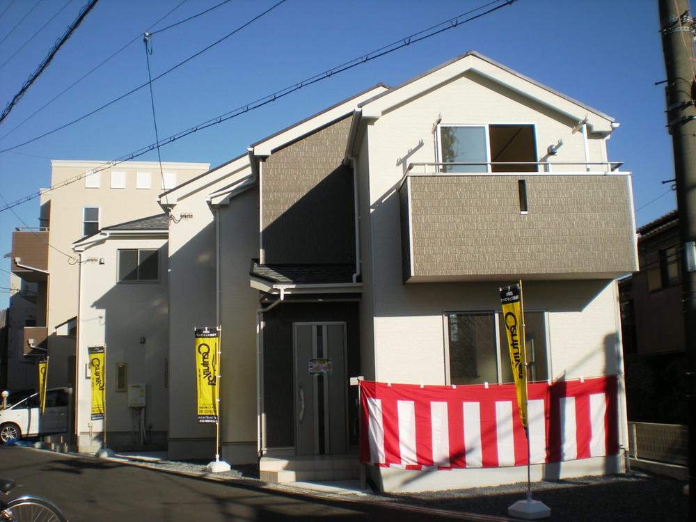 Local appearance photo. A busy morning, even happy "Tokuan Station" 7 minutes walk