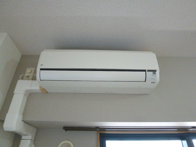 Other Equipment. Air conditioning is equipped with 1 groups.