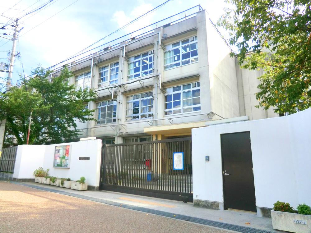 Junior high school. Higashi Osaka Municipal KANAOKA until junior high school 538m