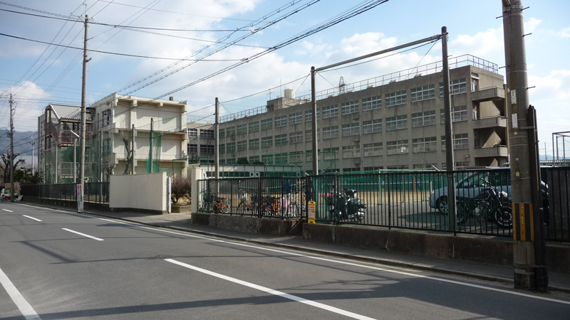 Junior high school. Higashi-Osaka Tatsutate Tsuhigashi 1622m up to junior high school (junior high school)