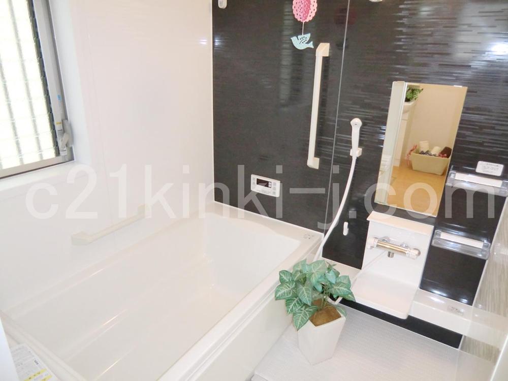 Same specifications photo (bathroom)
