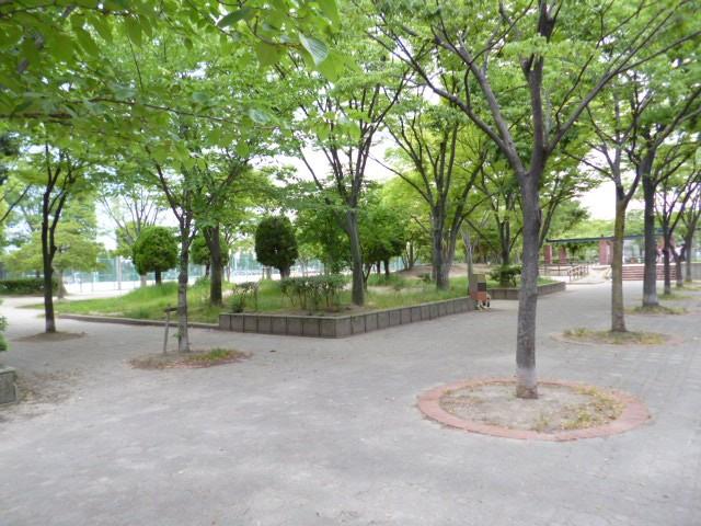 park. 1497m to Nakaishikiri park