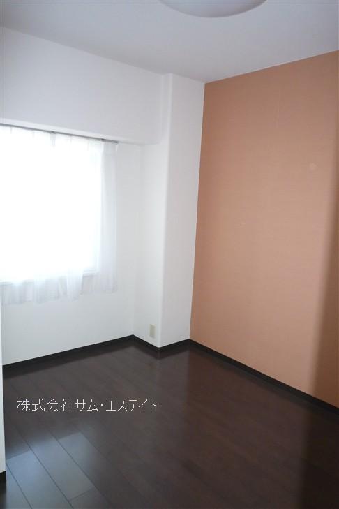 Non-living room. About 4.3 Pledge of Western-style