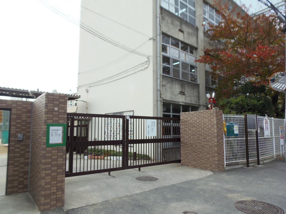 Primary school. Higashi-Osaka City Pilfered until elementary school 400m