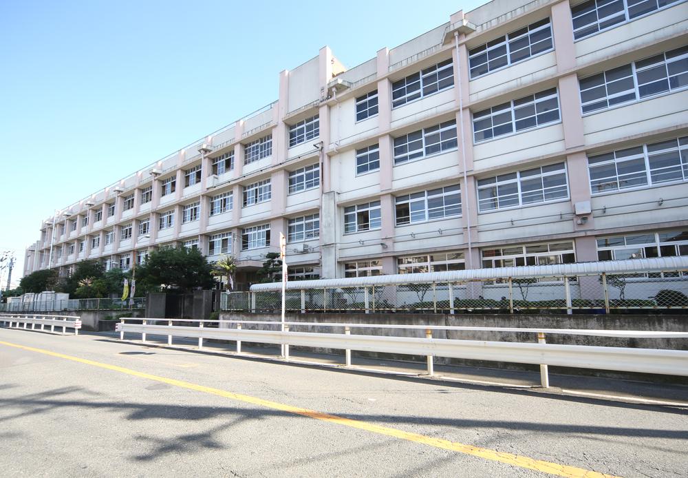 Junior high school. Nagase 481m walk about 6 minutes until junior high school