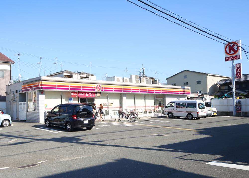 Convenience store. About 1 minute 101m walk to Circle K