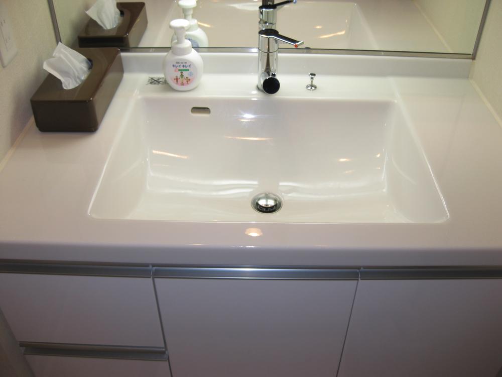 Wash basin, toilet. Indoor (10 May 2013) Shooting ※ Consumer electronics ・ furniture ・ It does not include miscellaneous goods, etc..