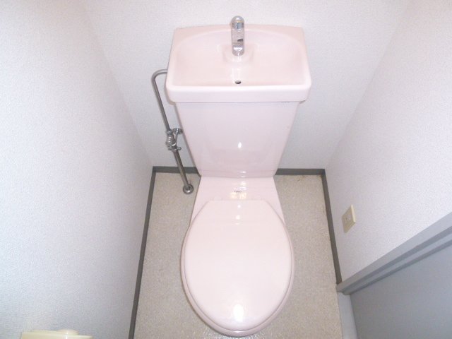 Toilet. Washlet is possible installation. 