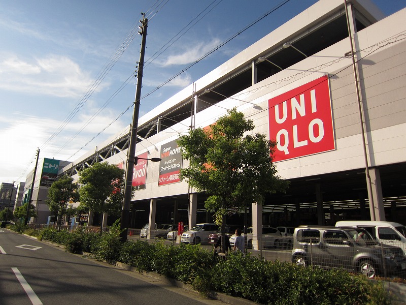 Shopping centre. Uniqlo Nitori Mall Higashi store up to (shopping center) 1193m