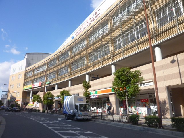 Supermarket. 1102m to supermarket KINSHO Wakae Iwata shop (super)