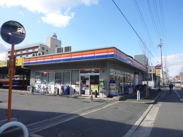 Convenience store. am / pm Wakaenishishin cho 4-chome up (convenience store) 682m