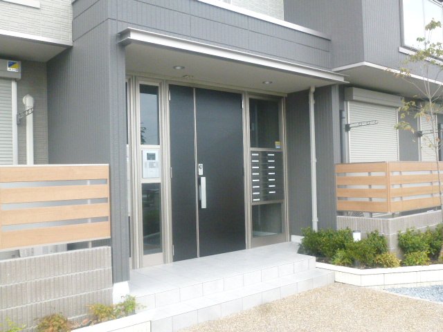 Entrance. It is the front door with an automatic lock. 