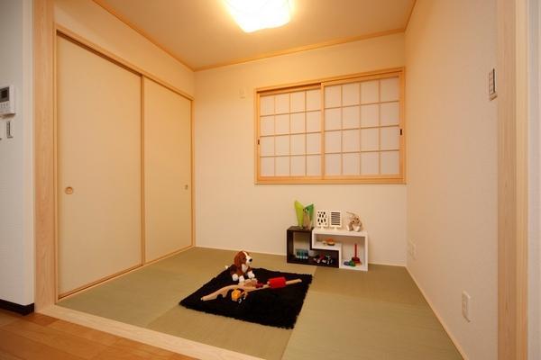 Non-living room. The first floor of a Japanese-style room. 1 room want. For visitors, To your husband study.