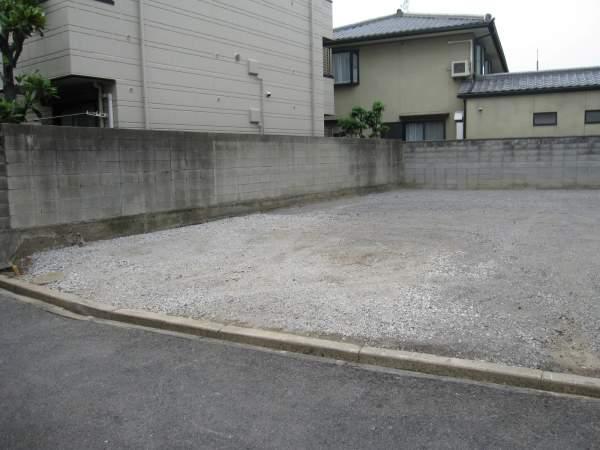 Local land photo. Vacant lot of south-facing land about 30 square meters