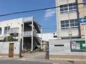 Junior high school. Takaida 9-minute walk from the junior high school.