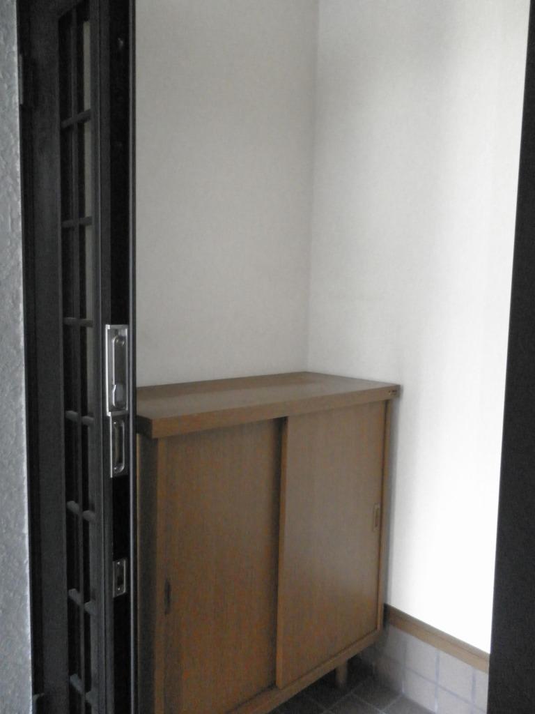 Entrance. Cupboard