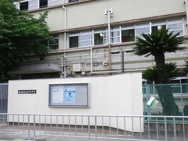Junior high school. Higashi Osaka Municipal Evergreen until junior high school 816m