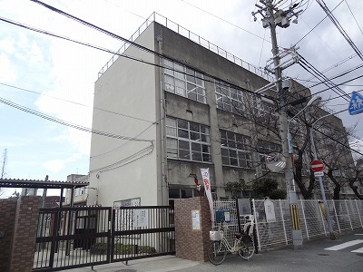 Primary school. 428m to the Higashi-Osaka Municipal pilfered elementary school (elementary school)