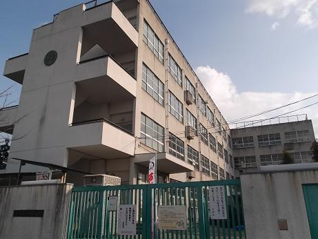 Primary school. Higashi-Osaka City Museum of Aida to South Elementary School 1067m